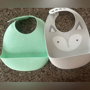 Set of 2 Silicon Bibs